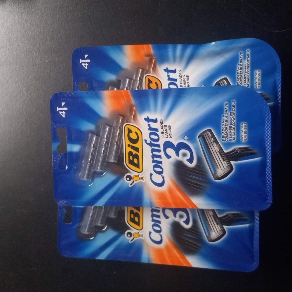 MENS Bic comfort 3 ...3 pack of 4 razors